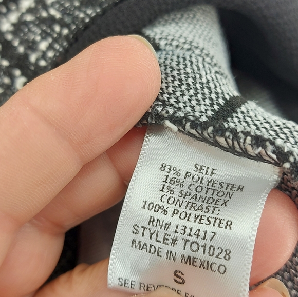 Emelia black and white short sleeve blouse with sheer ruffle bottom - Picture 4 of 5